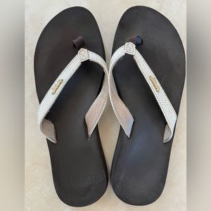 Reef size 9 white cushion sandals